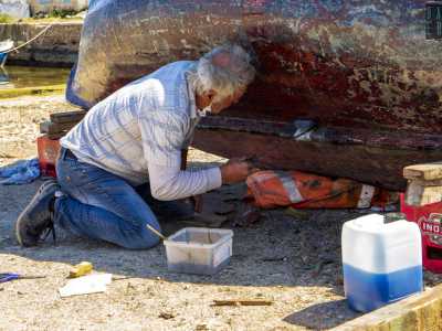 Questa � infatti la parte della barca che, a causa della pressione continua delle onde del mare, richiede maggiori interventi